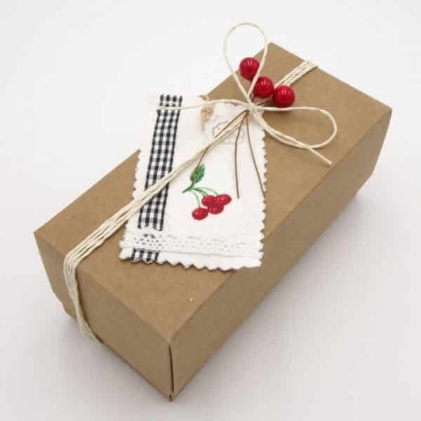 Emballages cadeau en tissu furoshiki, motif cerise.