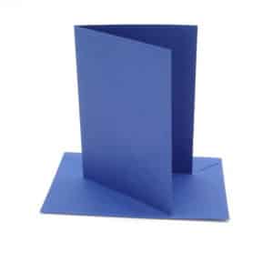 Ensemble de 6 cartes et 6 enveloppes unies, couleur bleu marine.