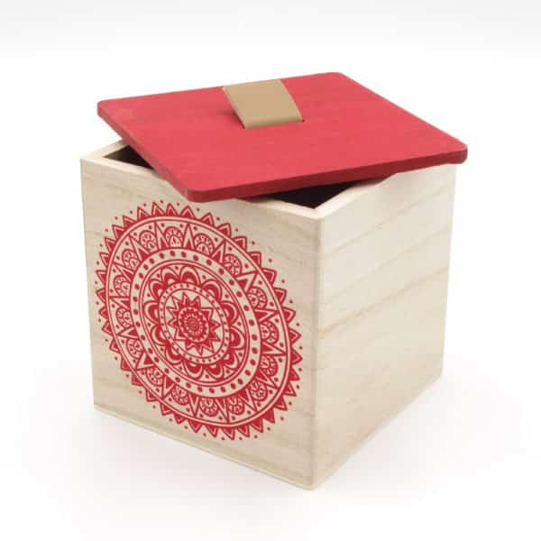 Coffret cube en bois avec rosace rouge et couvercle