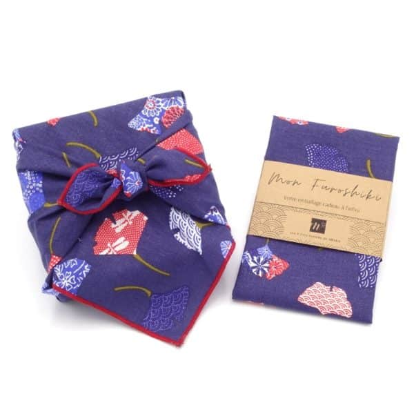 Tissu bleu roi pour emballage cadeau type furoshiki.