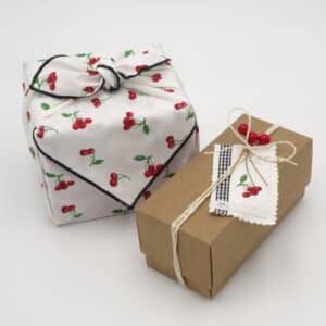 Furoshiki - emballage cadeau tissu - cerise