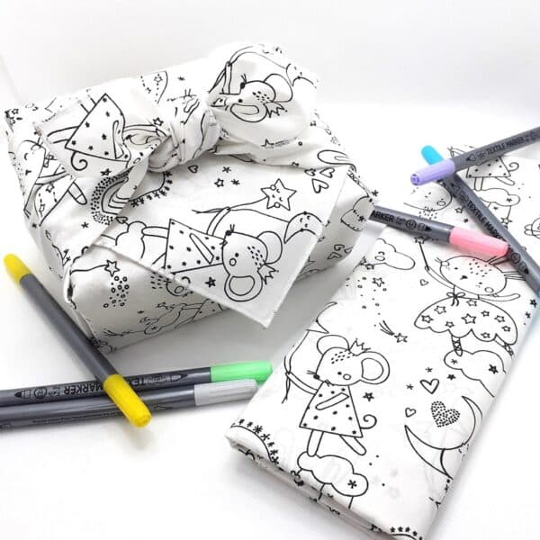 Un paquet cadeau en tissu à colorier. Réalisez un emballage cadeau écologique pour un enfant.