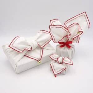 Furoshiki Noel tissu rouge et blanc.