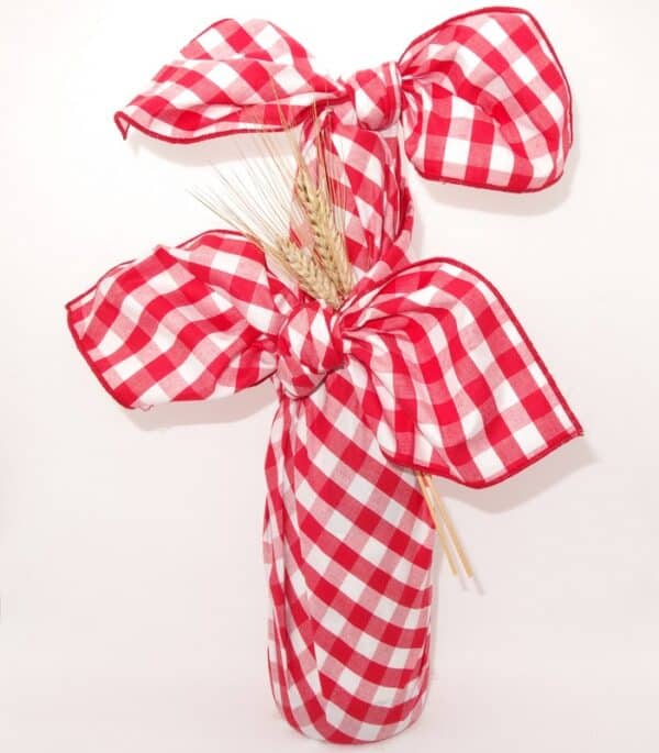Notre furoshiki en tissu rouge et blanc vichy. Un emballage cadeau écologique !