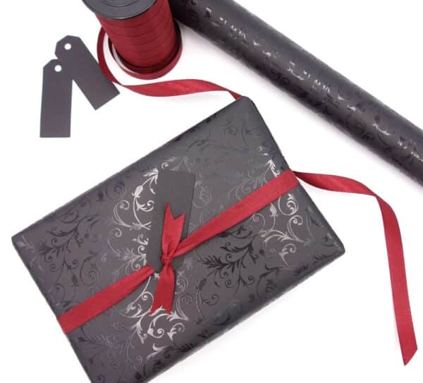 Papier cadeau noir, haut de gamme. Motif baroque avec contraste mat brillant.