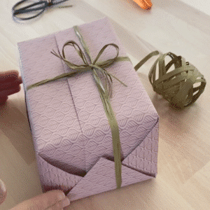 Papier cadeau / papier cadeau luxe violet satiné brillant 150 x 70 cm - Papier  cadeau