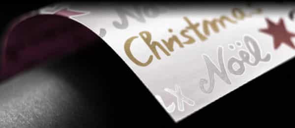 Papier cadeaux blanc avec motif "Joyeux Noël".