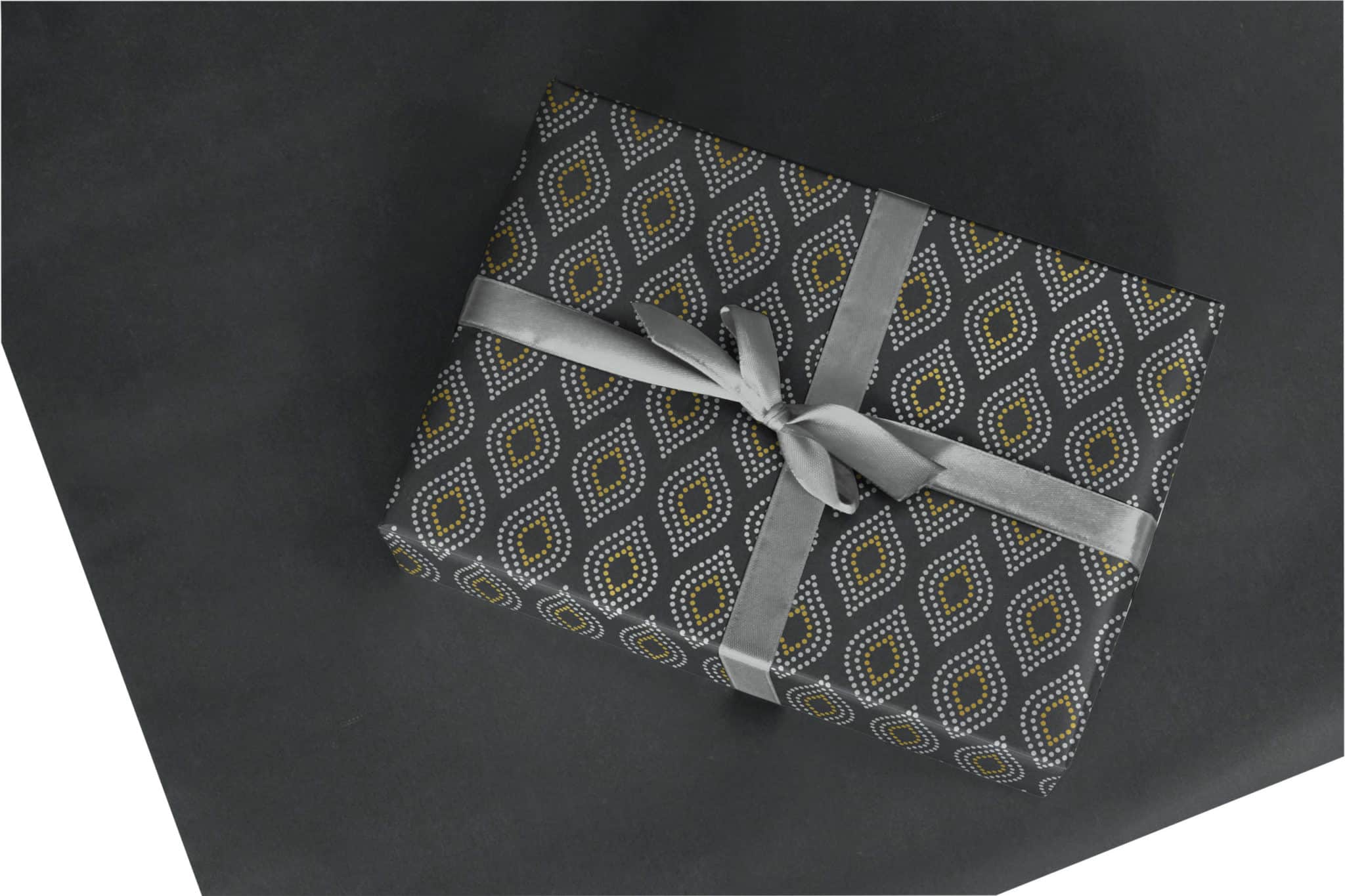 Papier cadeau fond noir, motif triangles noir et doré 0,70 x 25m