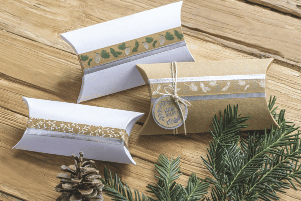 Des boites cadeau berlingots en kraft blanc et naturel.