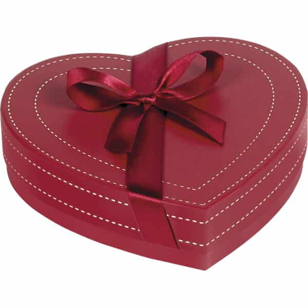 Boite cadeau vide pour chocolats en forme de coeur. Couleur rouge avec noeud satin.
