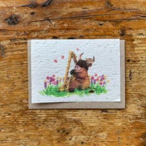 Notre carte ensemencée par des graines de fleurs de champs au motif de petite vache rigolote. Une carte postale parfaite pour l'anniversaire d'un enfant !